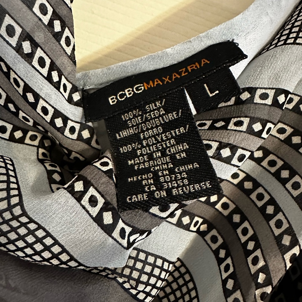 Chic Geometric Patterned Blouse - image 2